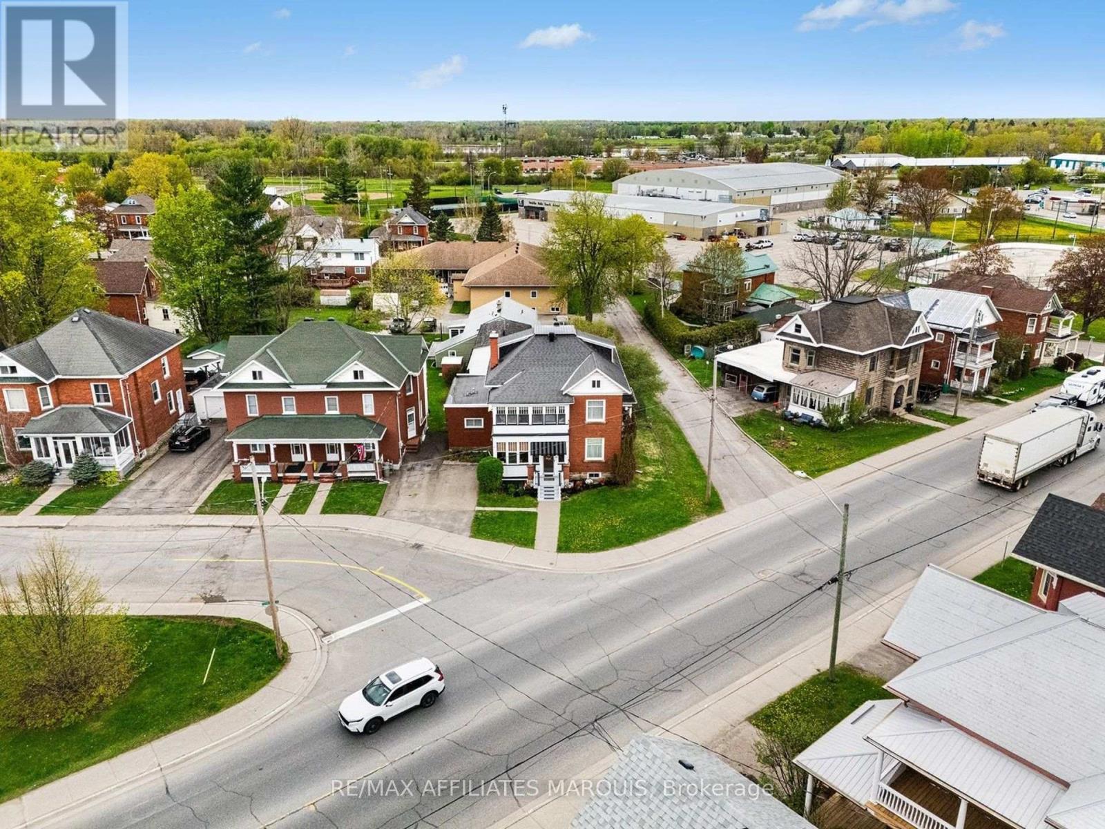 70 MAPLE AVENUE - 41