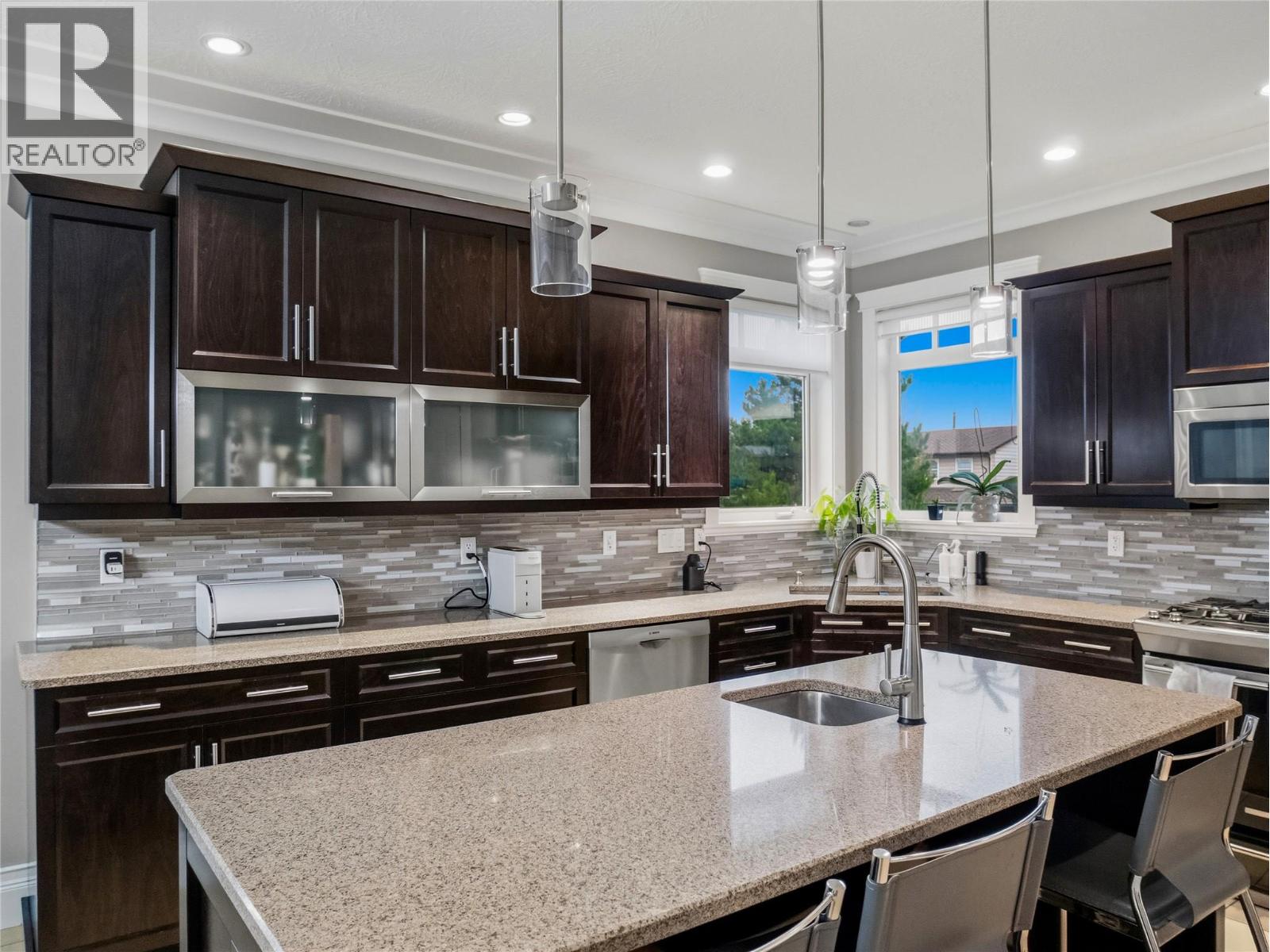 8701 19A Street - 10