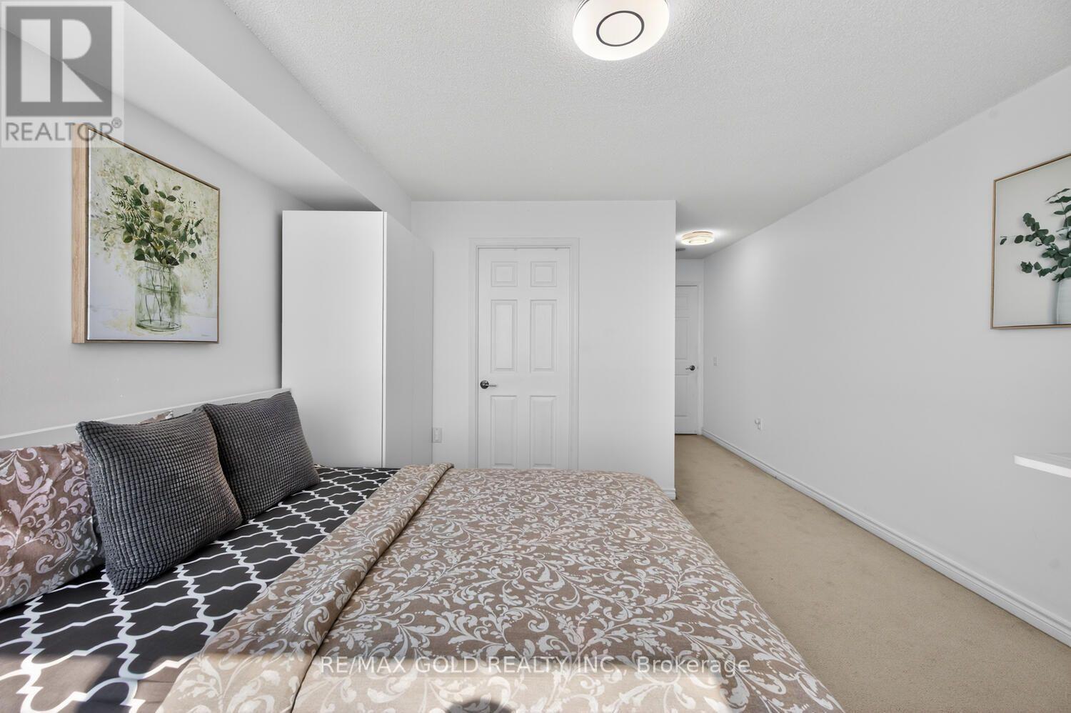 #1411 55 STRATHAVEN DRIVE - 28