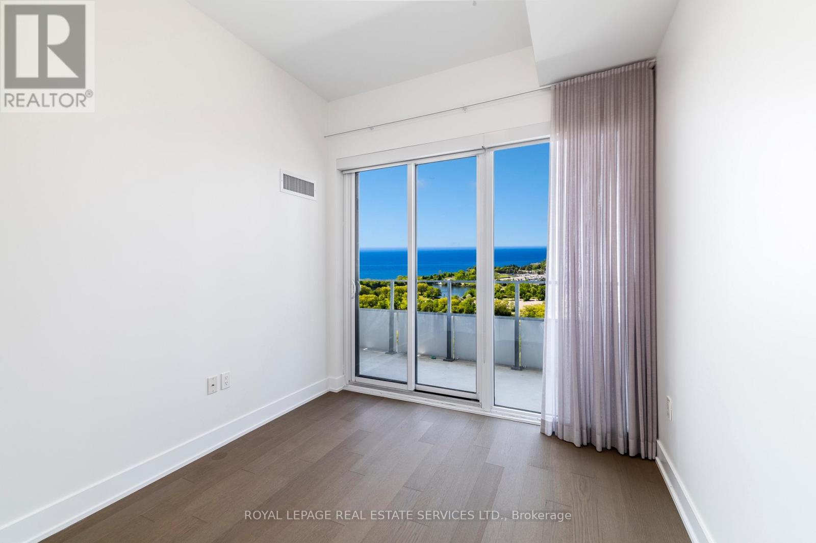 #2019 30 SHORE BREEZE DRIVE - 7