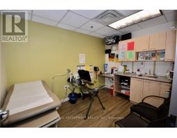 204 - 325 Winterberry Drive, Hamilton, ON L8J0B6 Photo 11