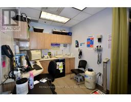 204 - 325 Winterberry Drive, Hamilton, ON L8J0B6 Photo 14