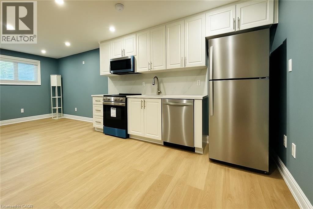 255 PINELAND Place Unit# Lower — photo 3