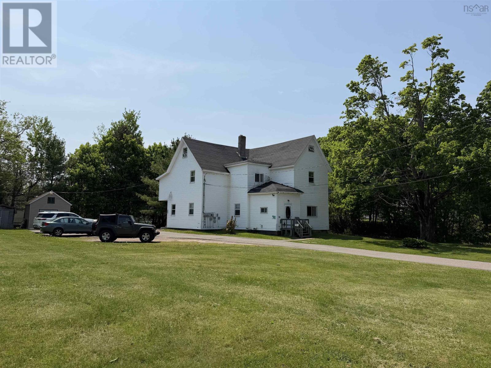 98 Victoria Street W, Amherst — photo 2