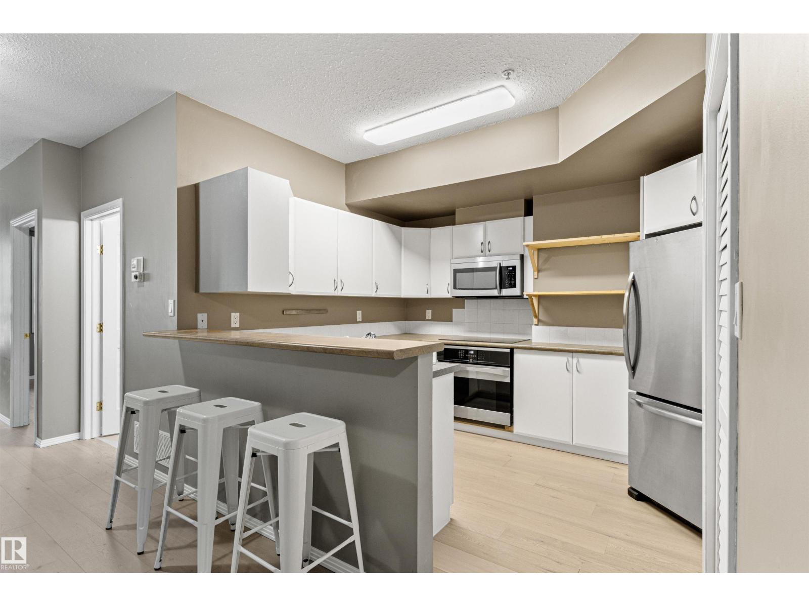 #417 10717 83 AV NW, Garneau, Edmonton photo 2