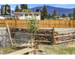 Primary Bedroom - 471 Woodward Avenue, Merritt, BC V0K1Y0 Photo 6
