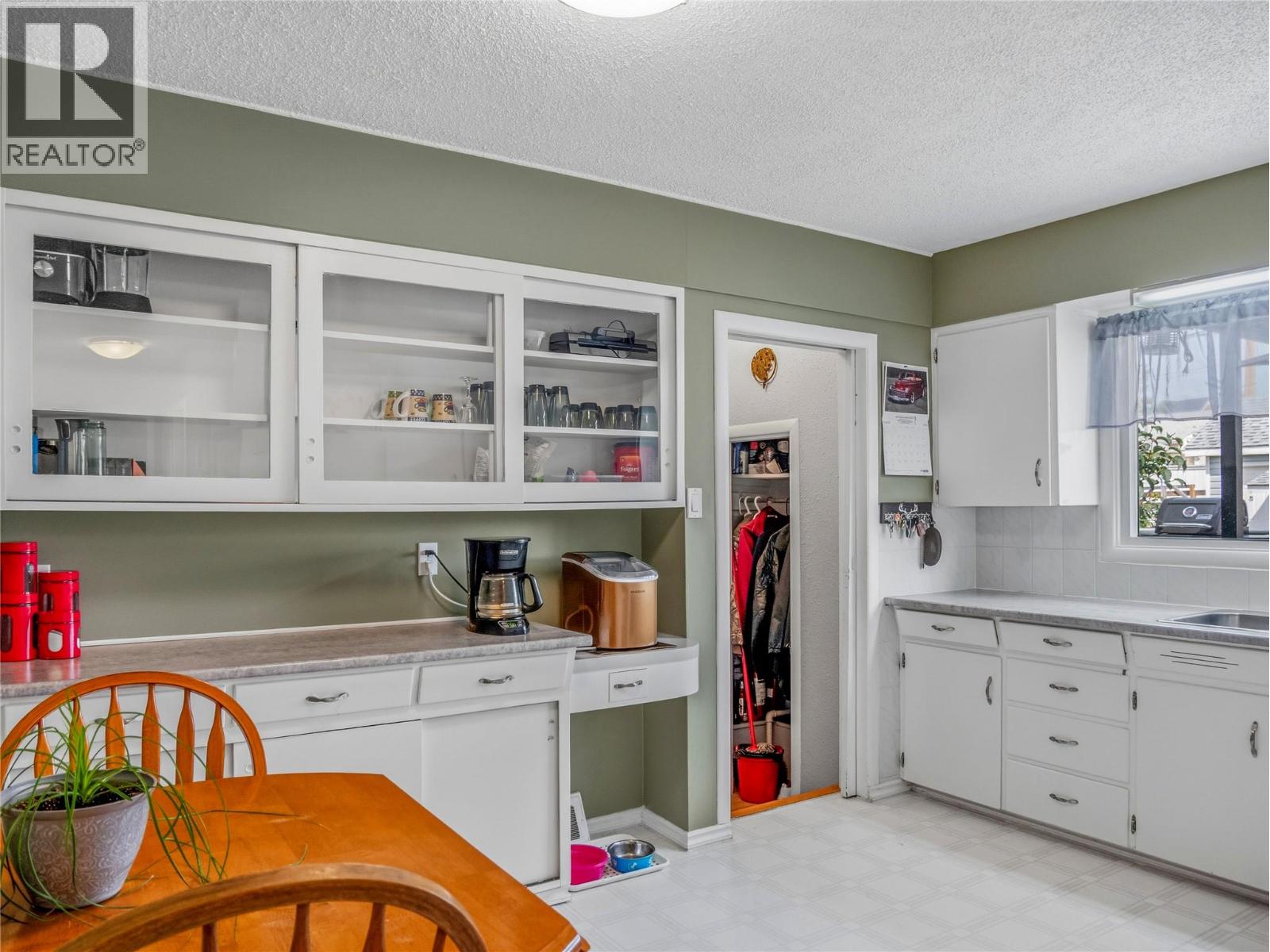 1324 93 Avenue - 5