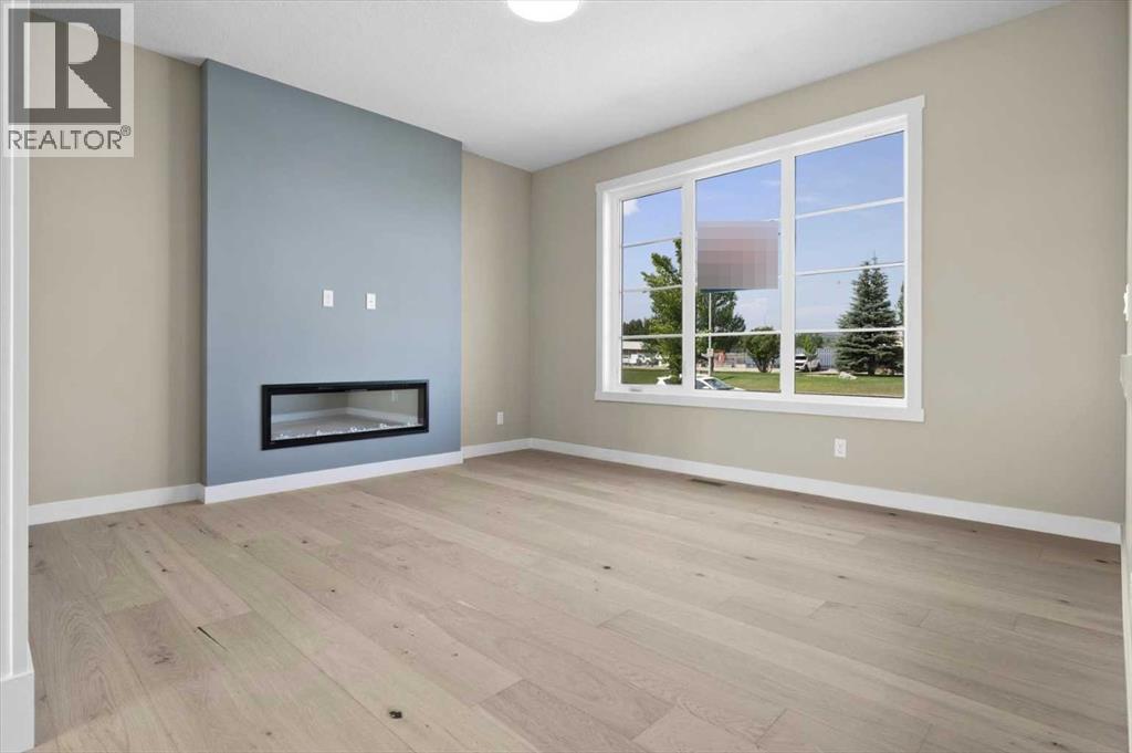 406 River Avenue, Greystone, Cochrane photo 2