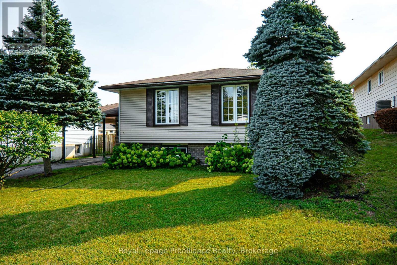 5 VAN ALSTINE DRIVE - 1