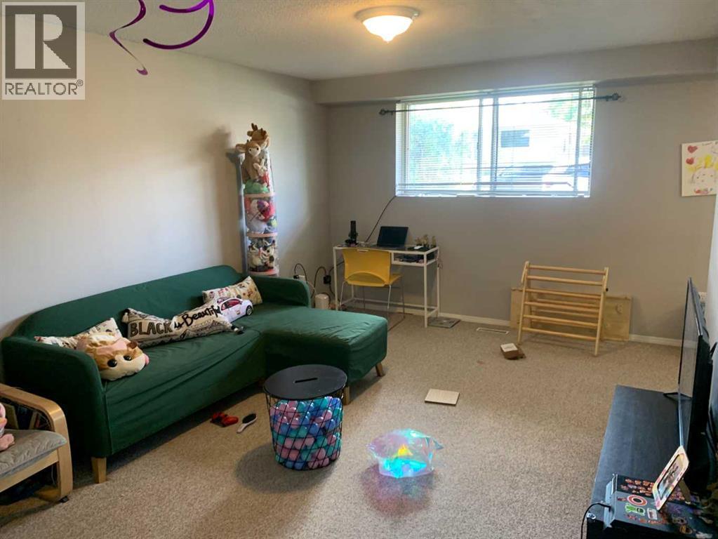 622 54 Avenue SW - 2