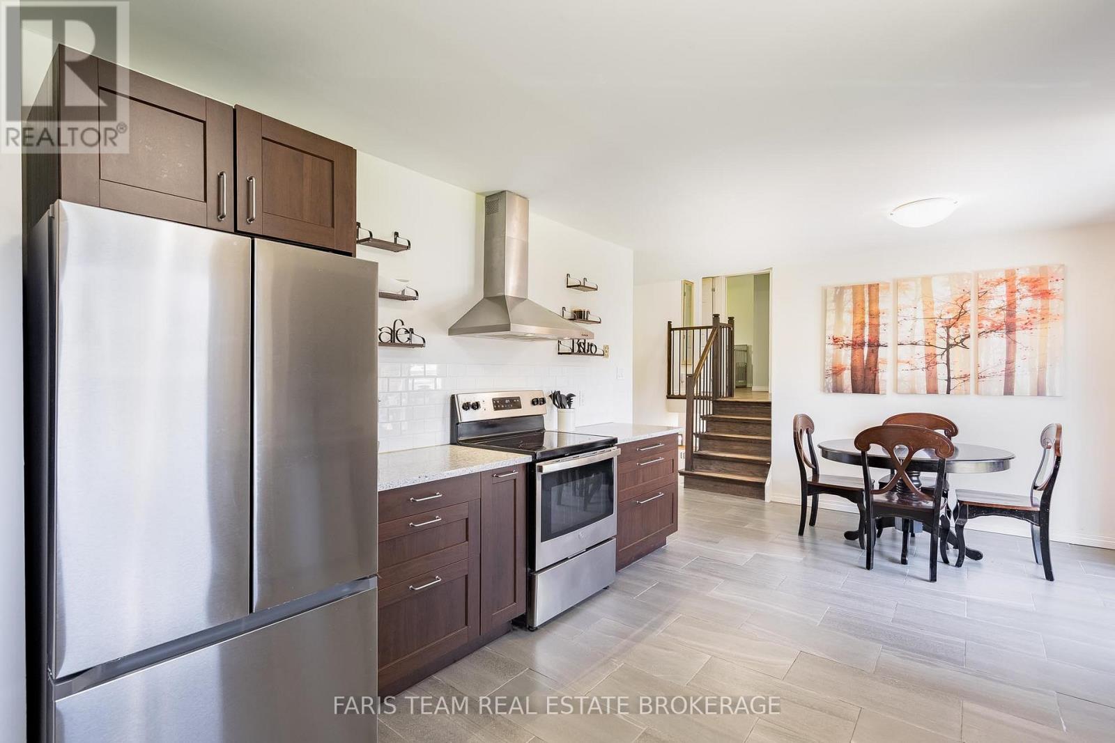 201 PARKSIDE CRESCENT - 8