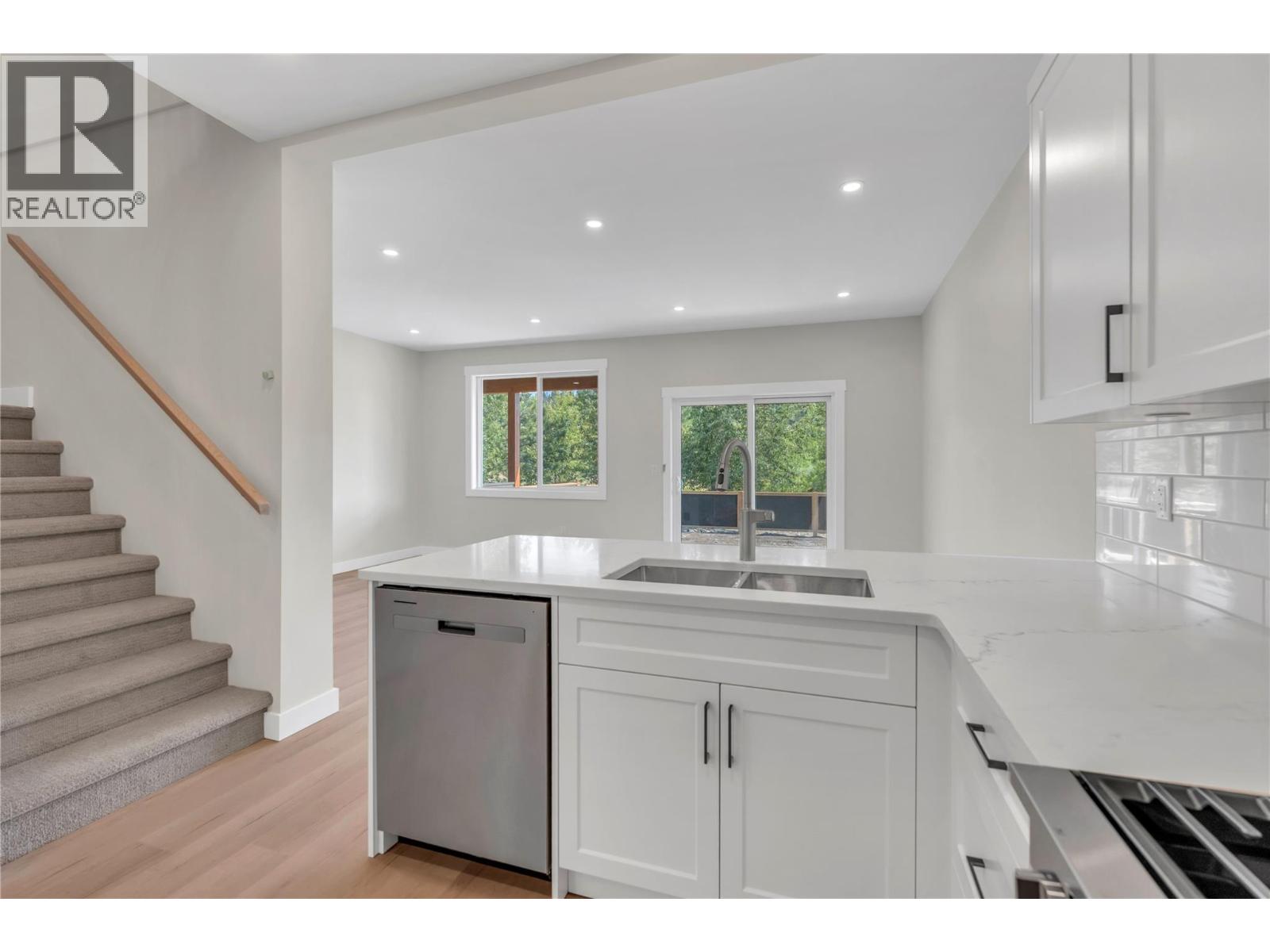 526 Similkameen Ave, Princeton — photo 3