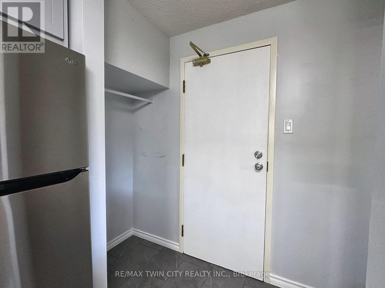 402 - 266 OVERLEA DRIVE — photo 2