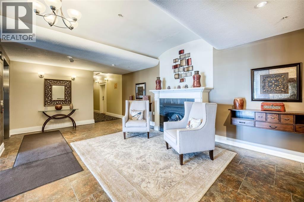 1550 VENETIAN Unit 302 photo 2