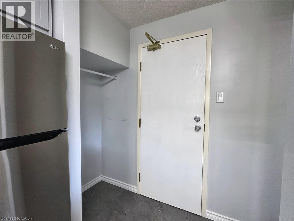266 OVERLEA Drive Unit# 402 — photo 2