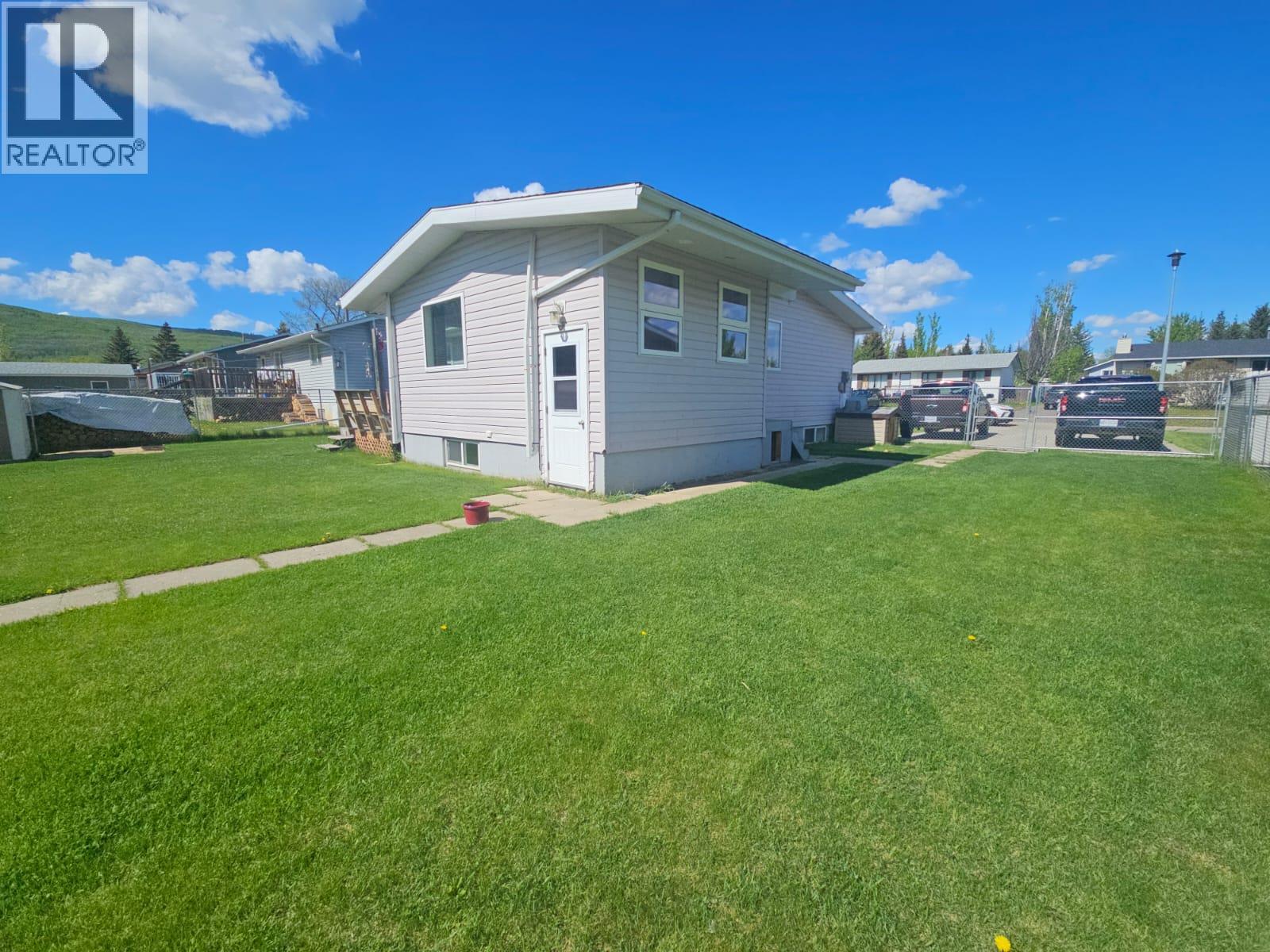 4917 45 Street NE - 44