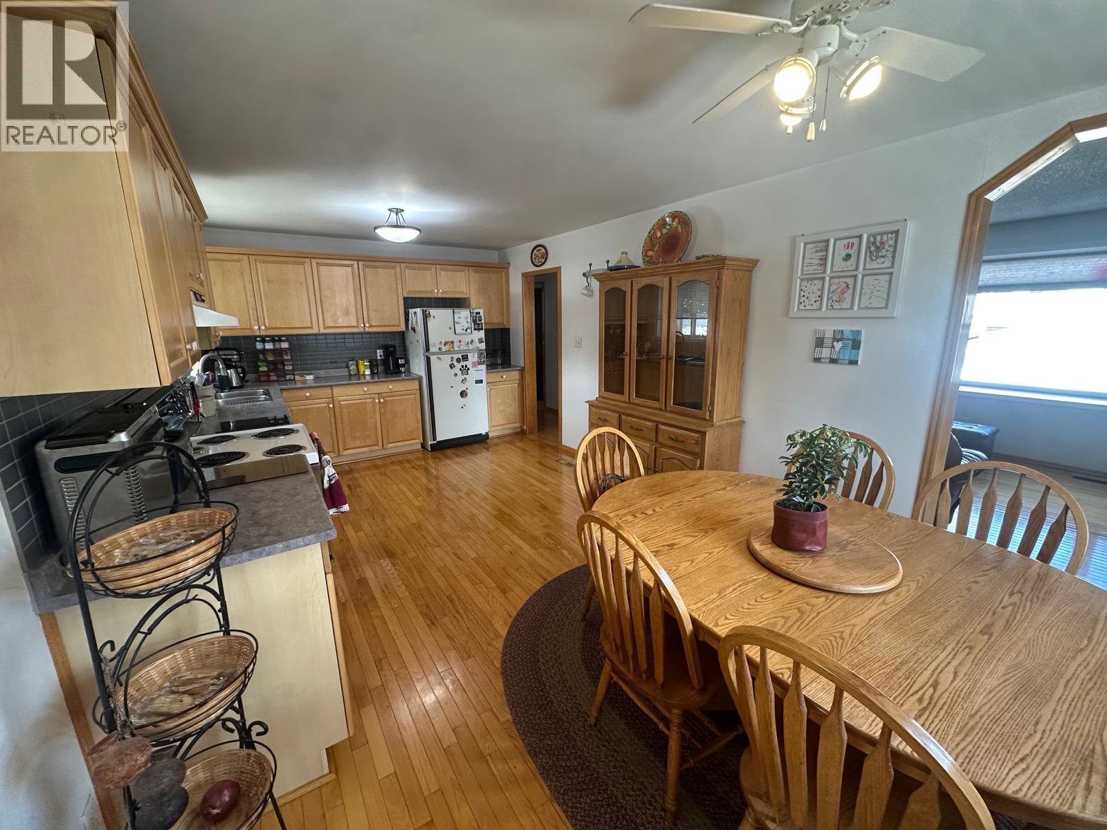 4917 45 Street NE - 11