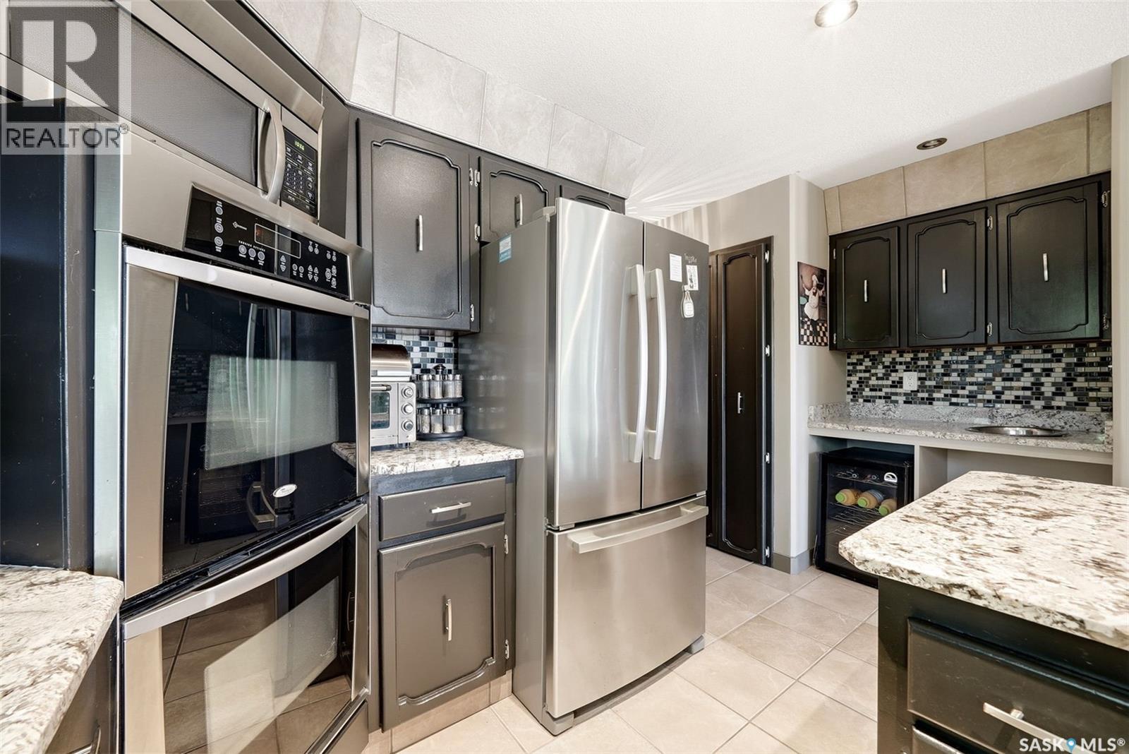 210 PLEASANT AVENUE - Image 13