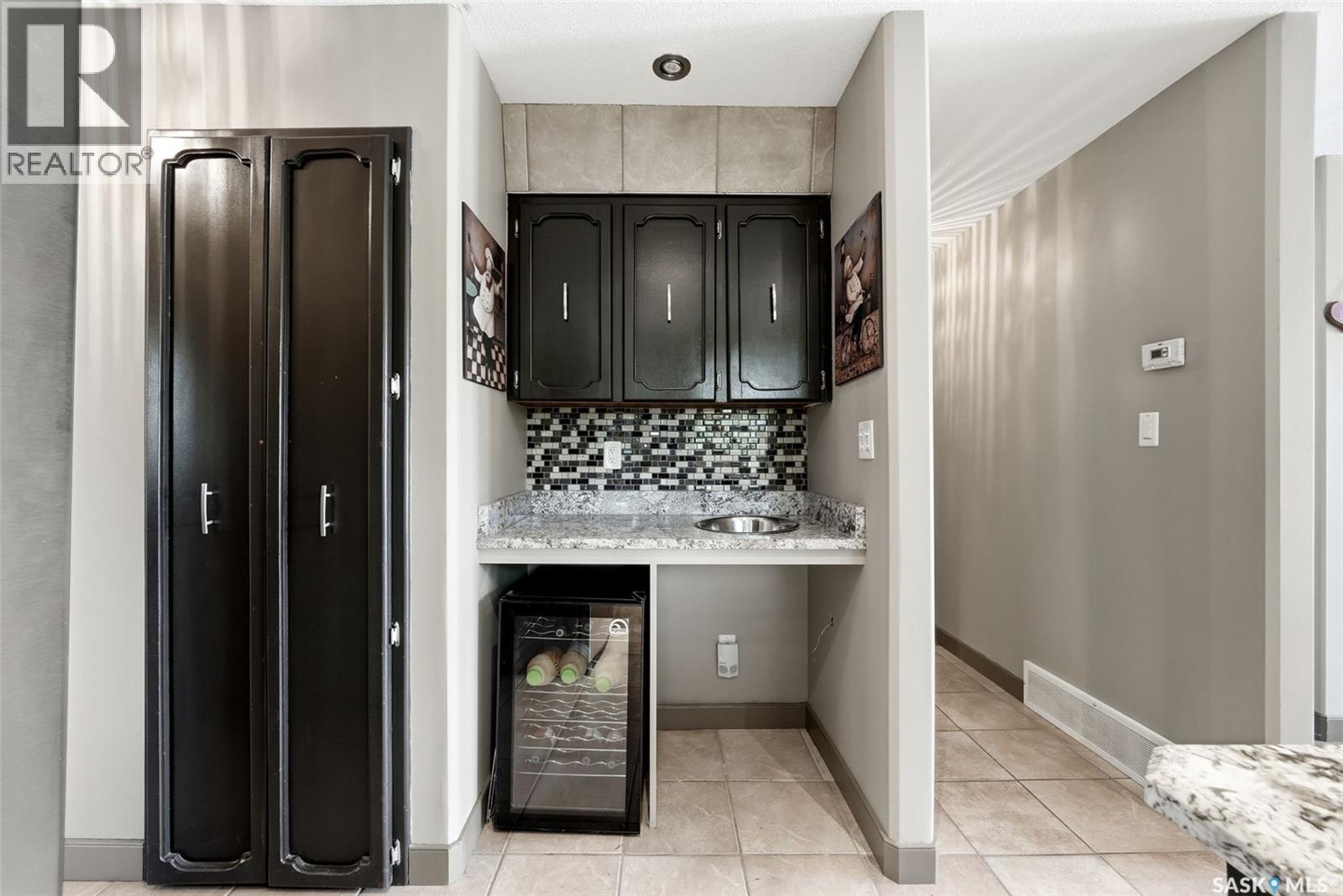 210 PLEASANT AVENUE - Image 14