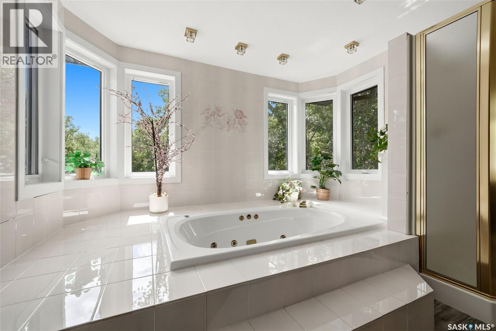 210 PLEASANT AVENUE - Image 37