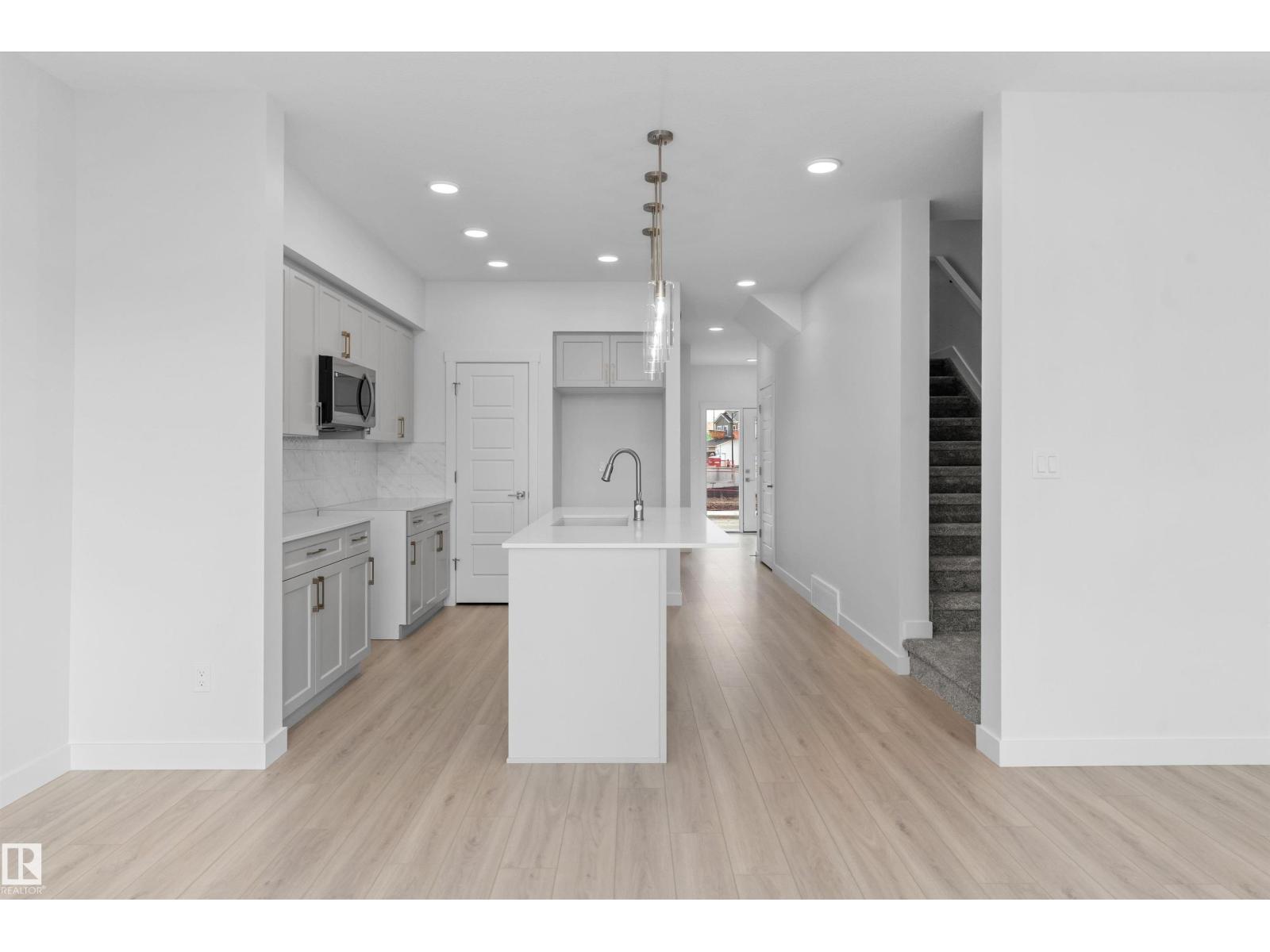 18717 18A AV NW - 11