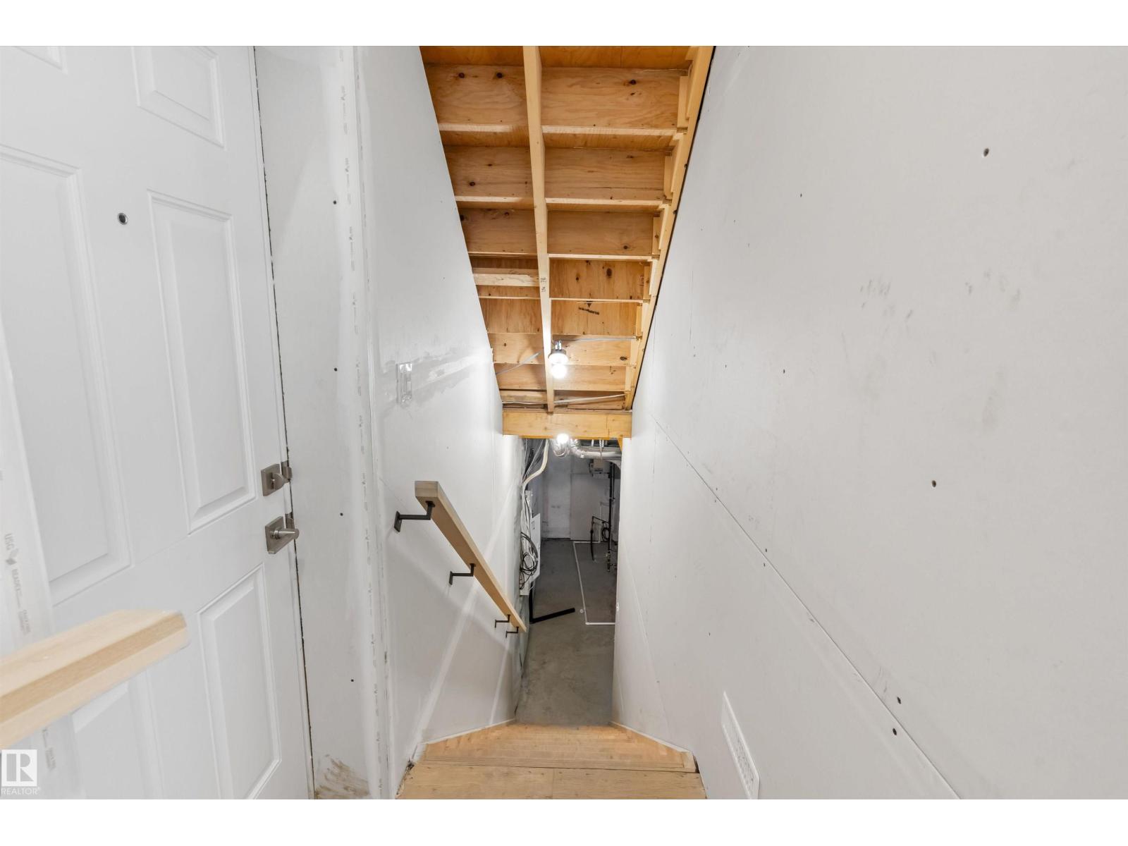 18717 18A Avenue NW - Photo 38