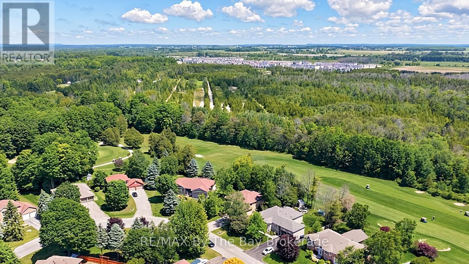 54 FAIRWAY CRESCENT - 46