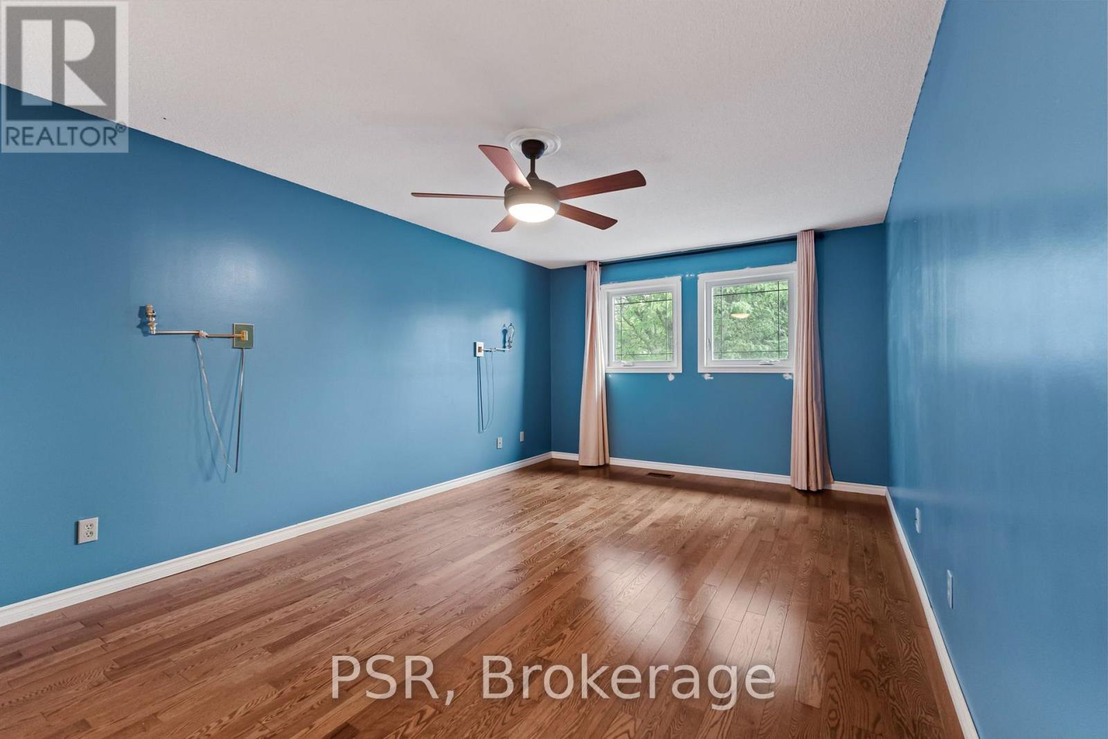6 LIPPINCOTT COURT - 24