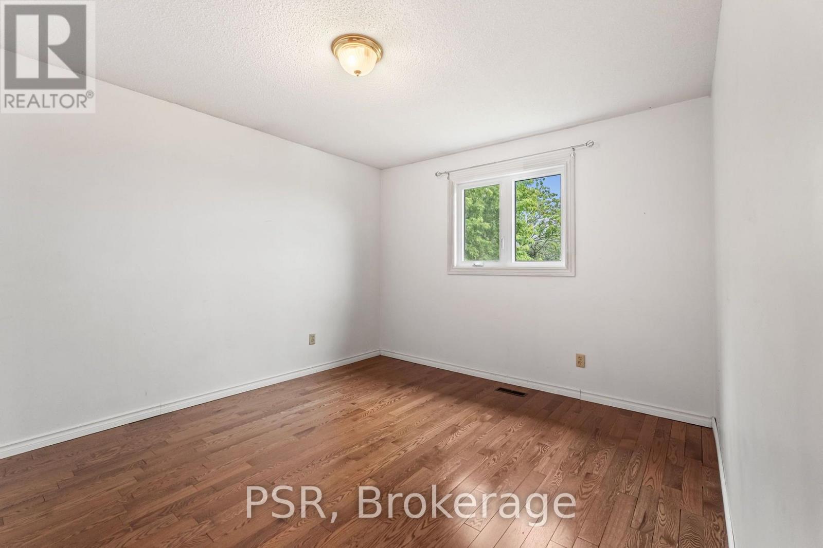 6 LIPPINCOTT COURT - 33