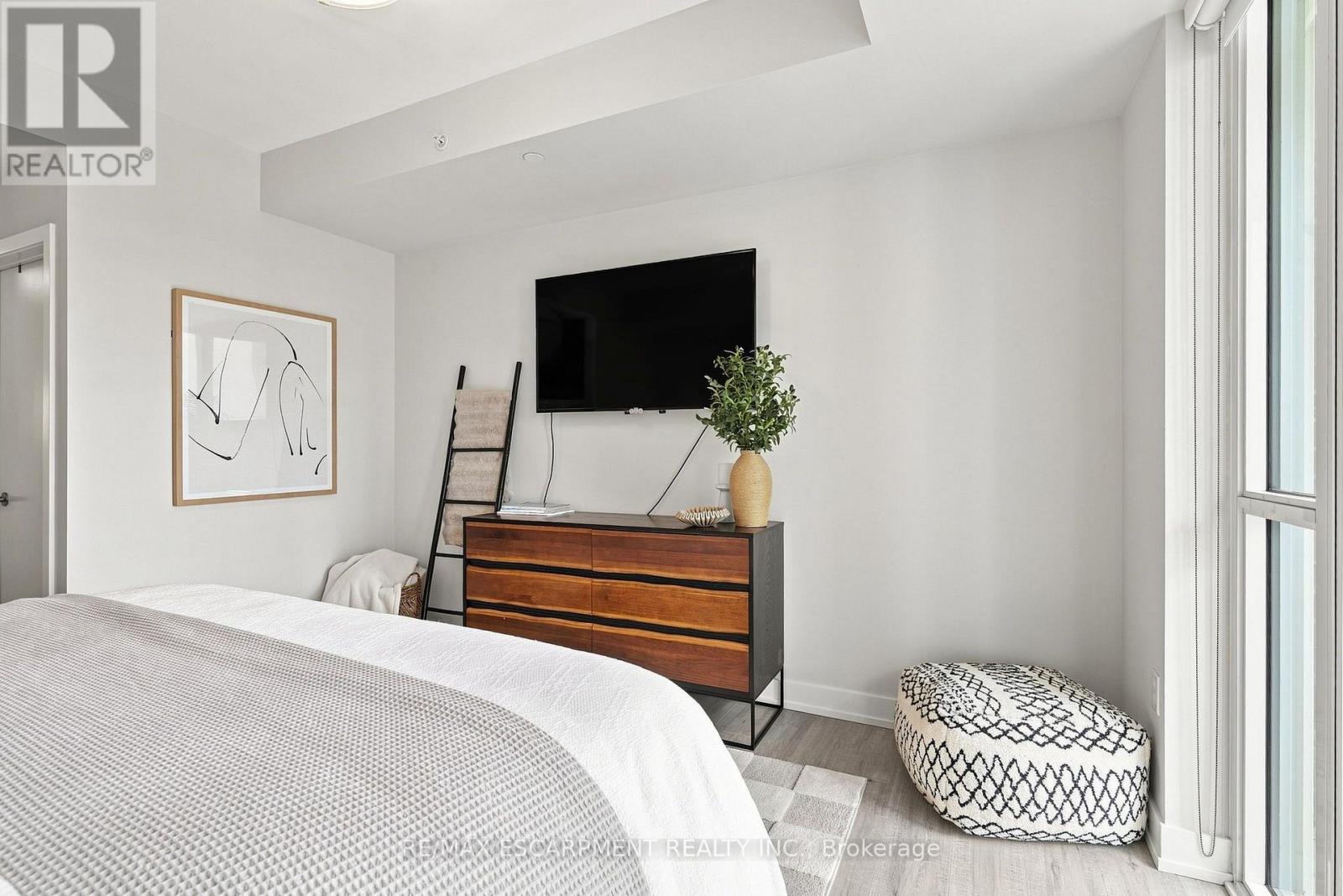 #902 8 ANN STREET - Image 32