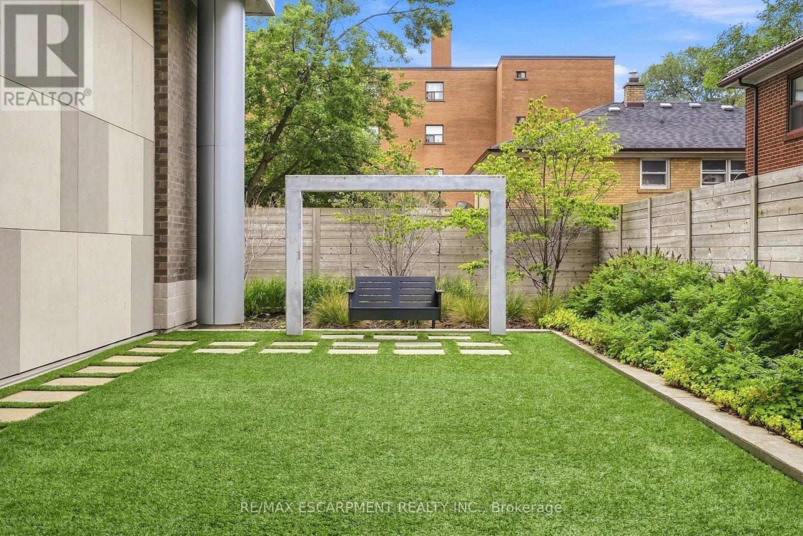 #902 8 ANN STREET - Image 45