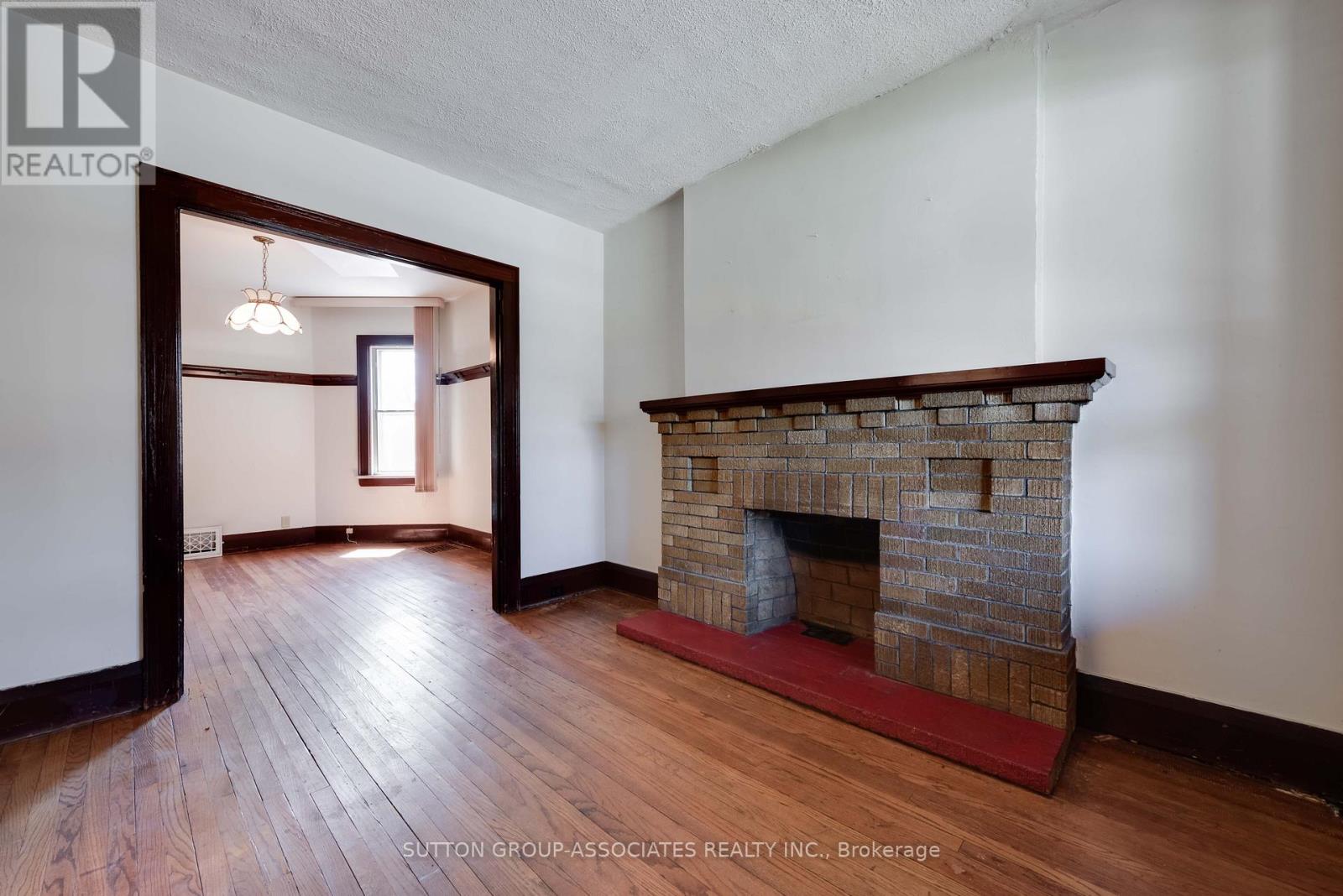 155 EARLSDALE AVENUE - 4