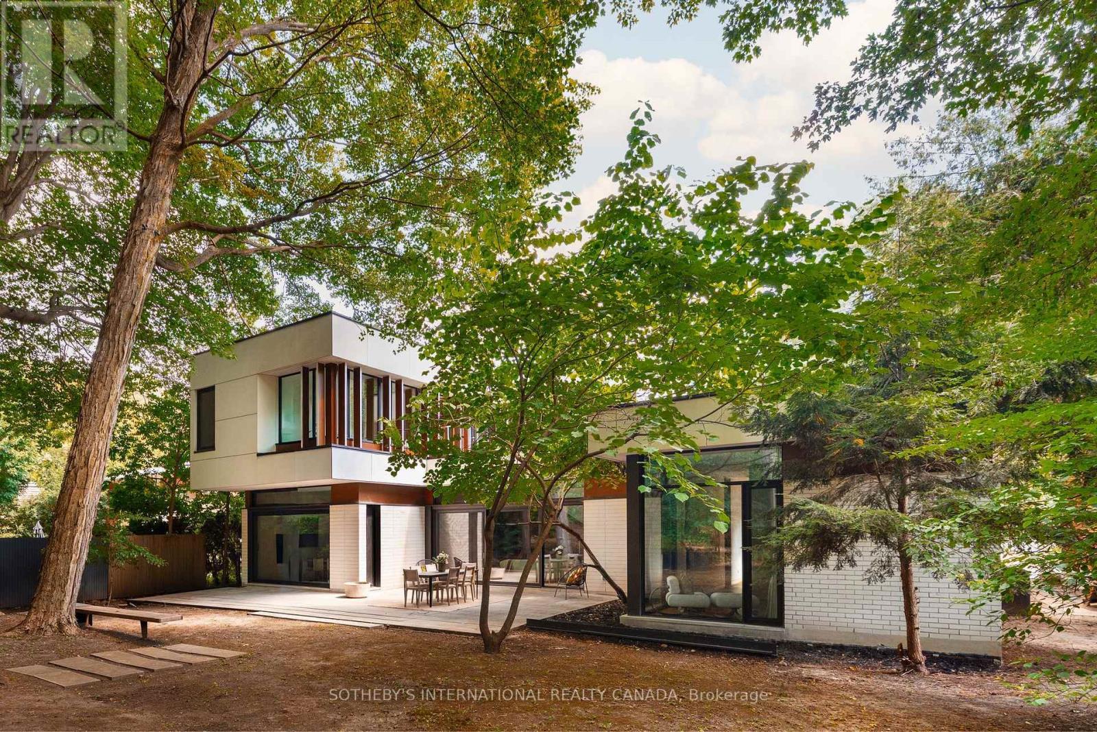 12 YORK VALLEY CRESCENT - 47