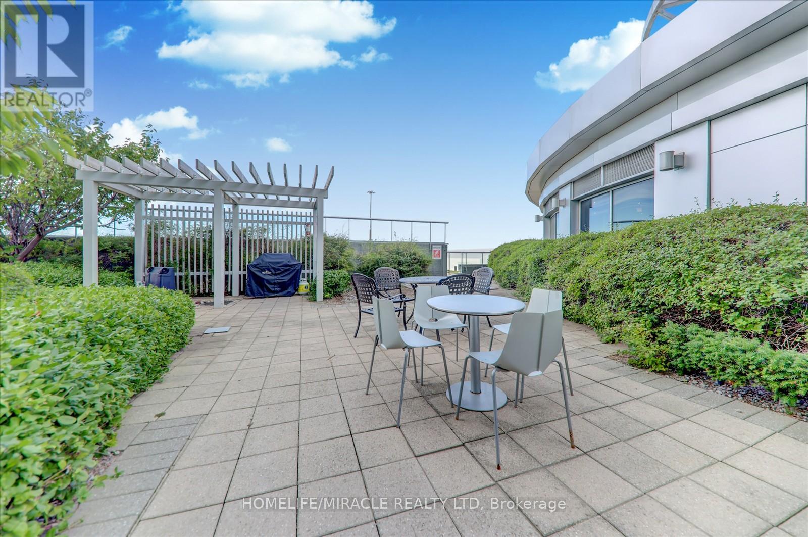 #712 38 LEE CENTRE DRIVE - 29