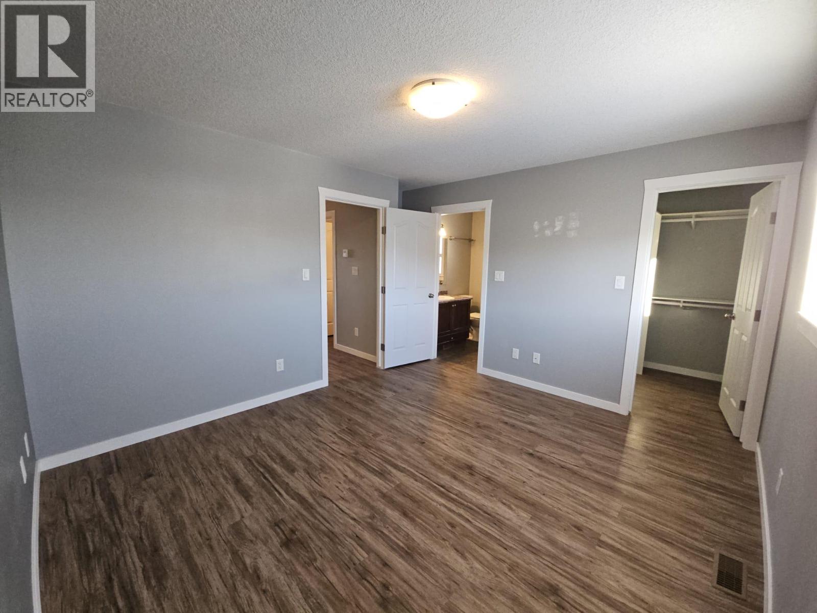 5216 41 Street NE - 42