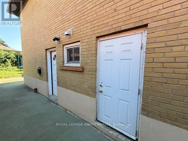 11 FULWELL CRESCENT - 23