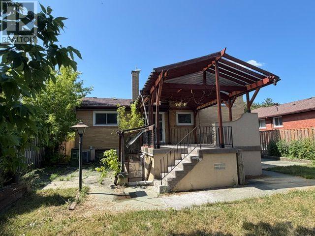11 FULWELL CRESCENT - 37