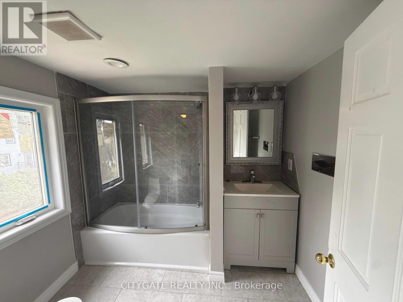 687 UPPER JAMES STREET - 9