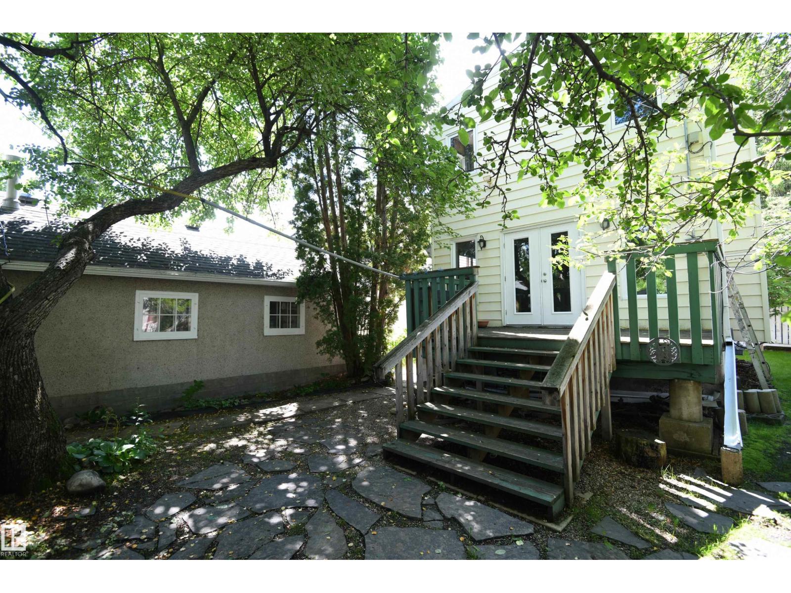 10837 139 Street NW - Photo 30