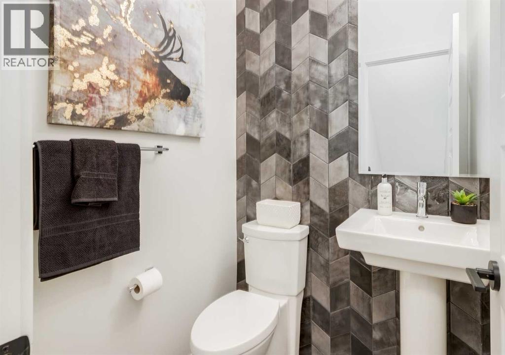 320 Edgefield Close - Photo 9