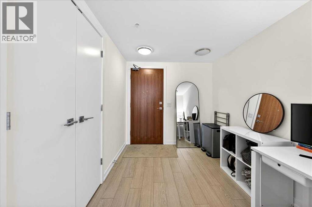 #214 51 Waterfront Mews SW - Image 7