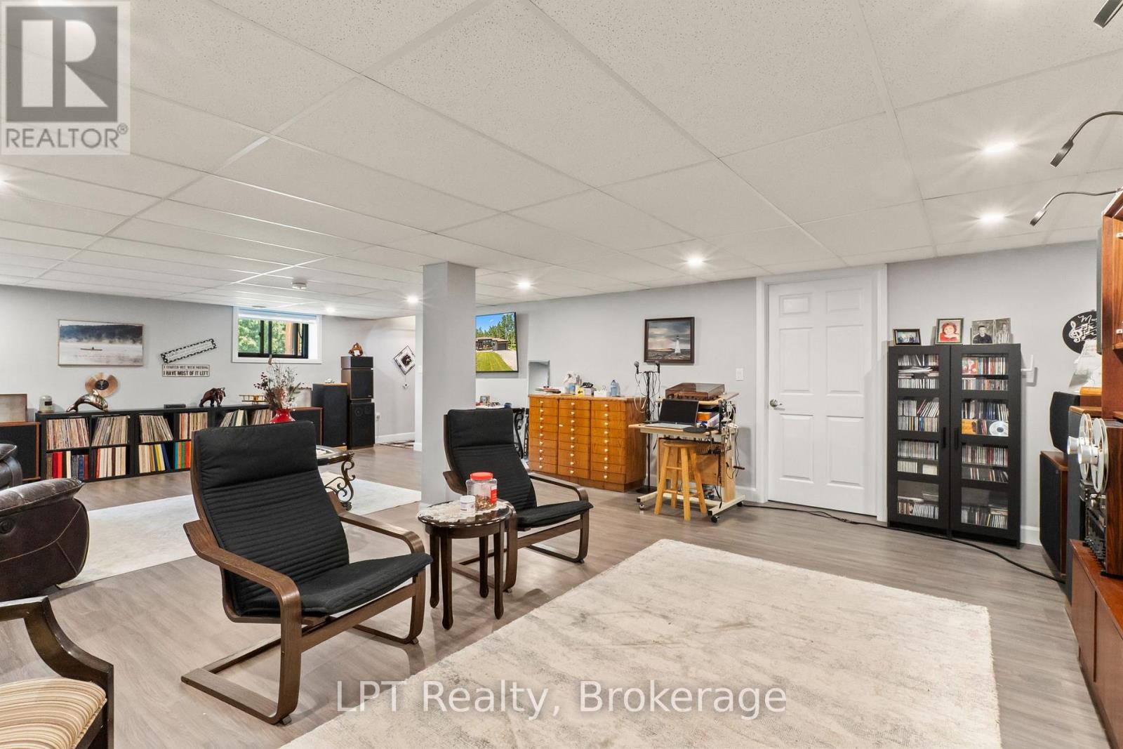 61 PINEWOOD BOULEVARD - Image 37