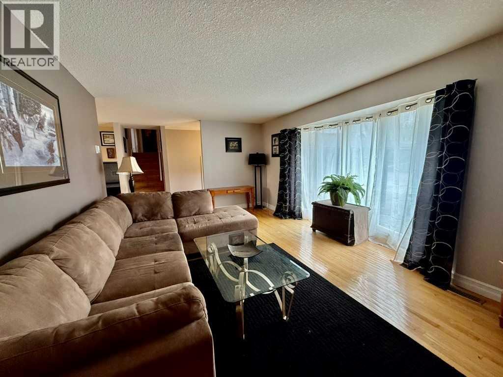 147 Seabolt Crescent, Hinton — photo 3
