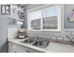 Kitchen - 110 824 Island Hwy S, Campbell River, BC V9W1A8 Photo 7