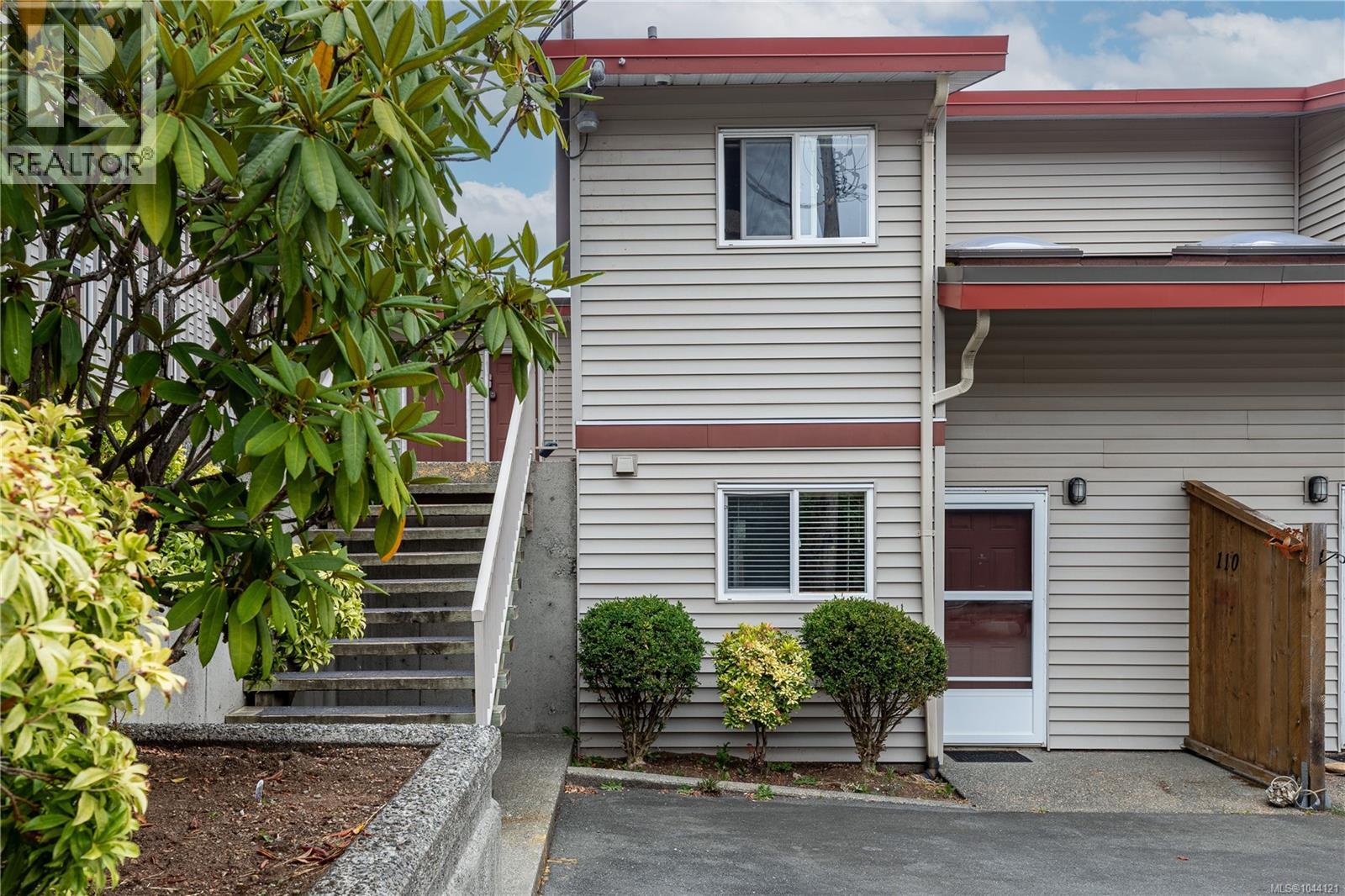 #110 824 Island Hwy S - 38