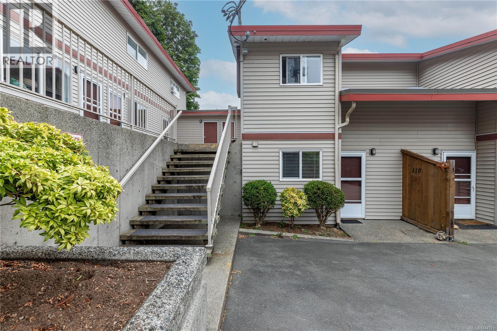 #110 824 Island Hwy S - 37