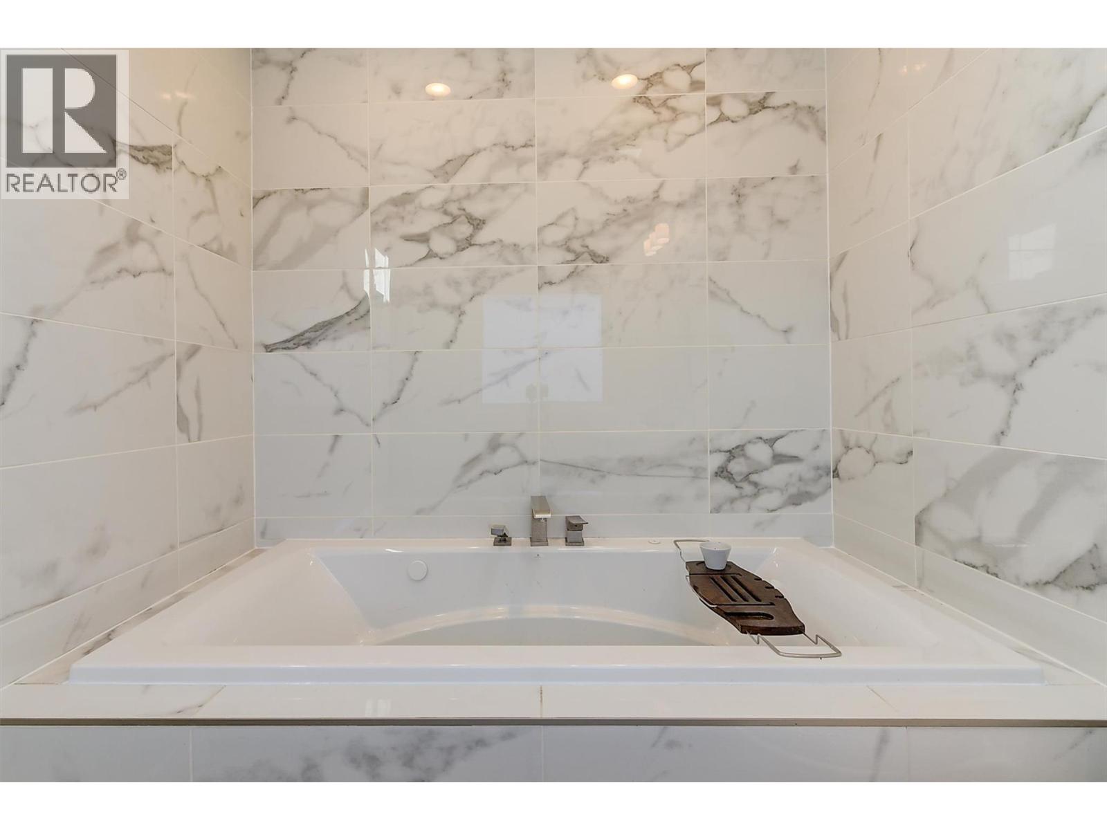  418 West Avenue, Kelowna