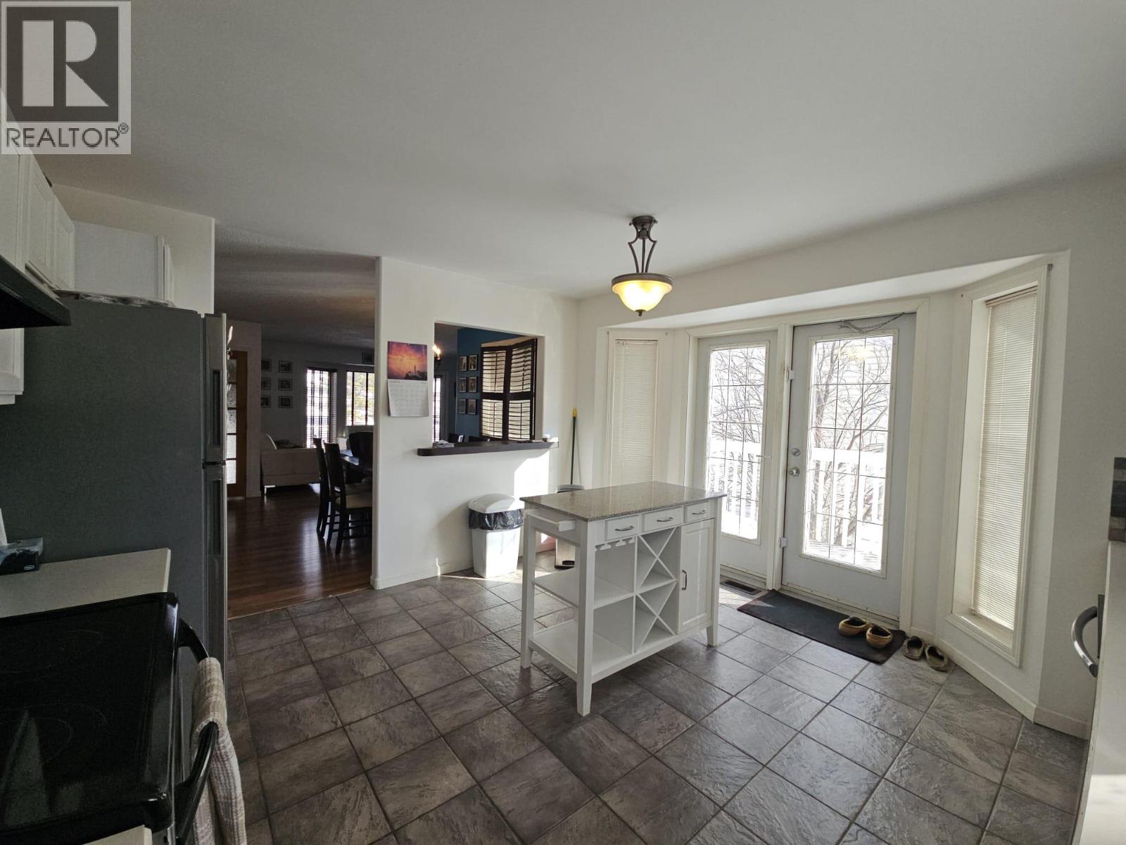 5117 44 Place NE - 18