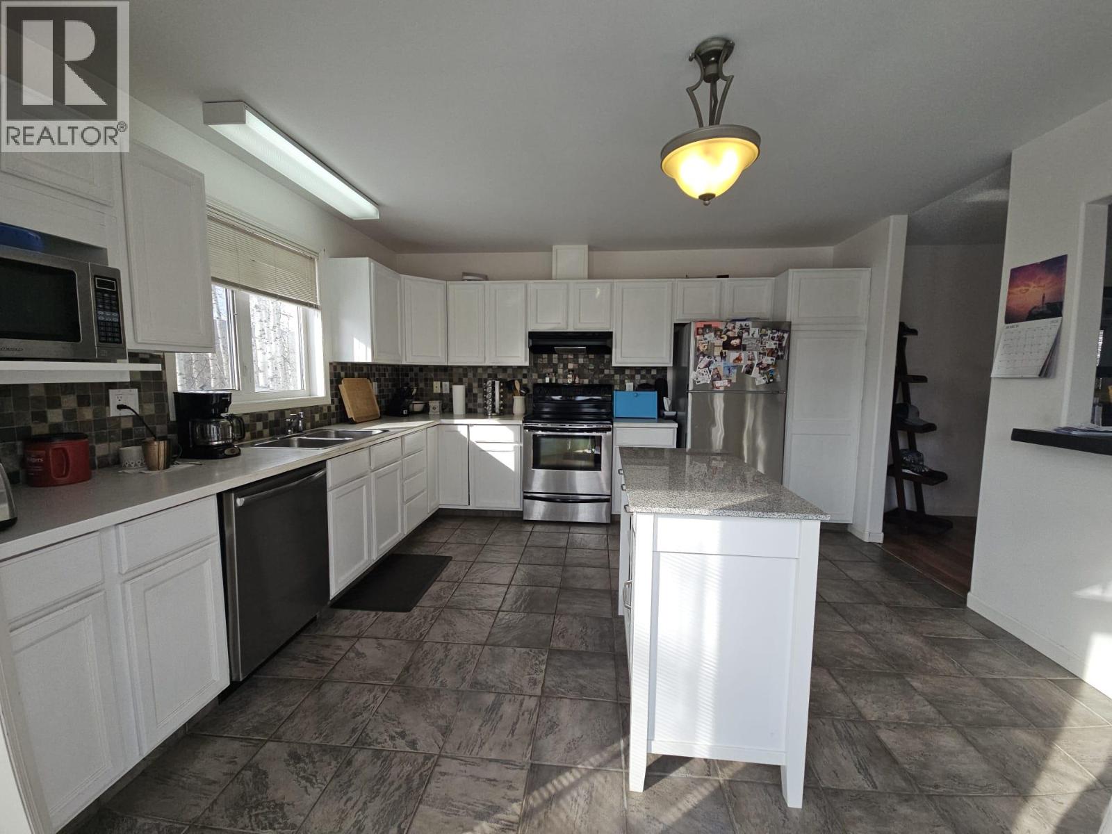 5117 44 Place NE - 21