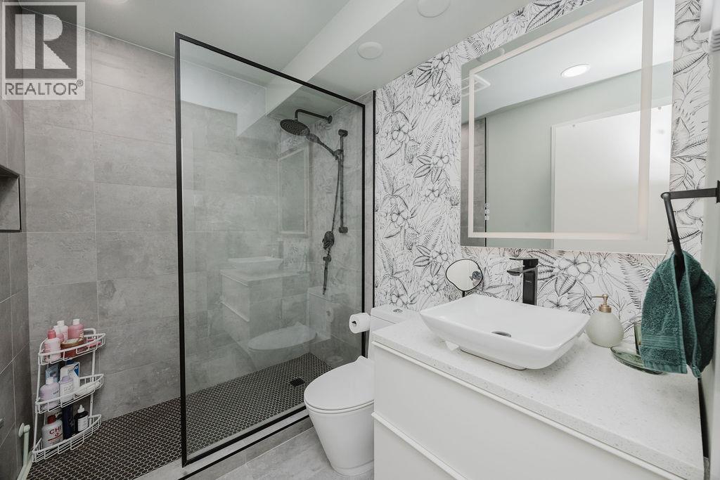1 622 FARNHAM ROAD, Gibsons